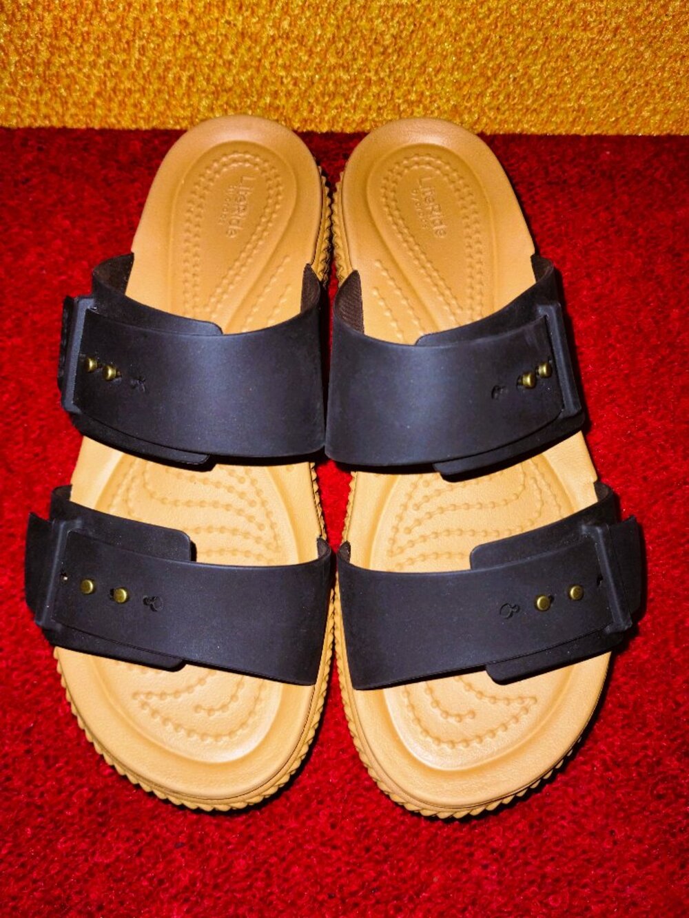 Crocs Brooklyn Buckle Low Wedge Sandals |
Size 6 | Black & Tan